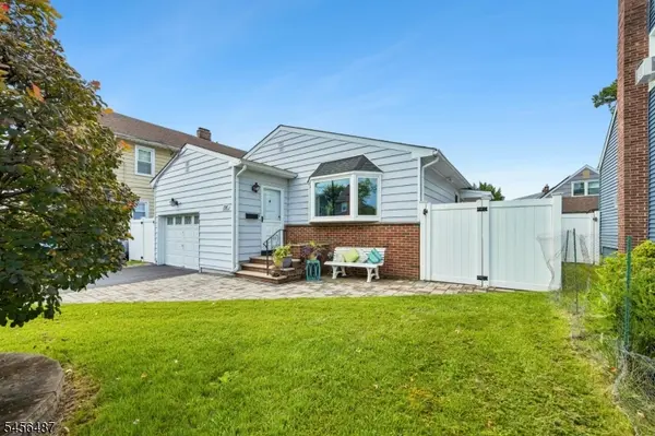 196 Galloping Hill Rd, Roselle Park Boro, NJ 07204