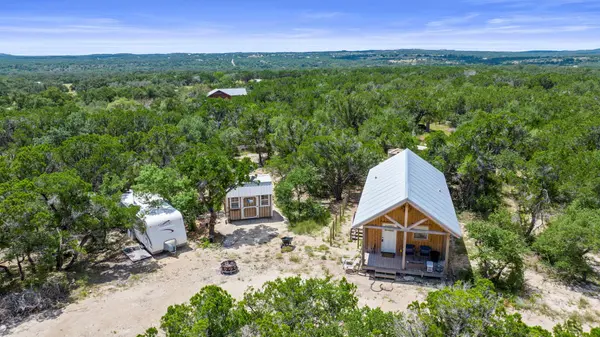417 Prochnow RD, Dripping Springs, TX 78620