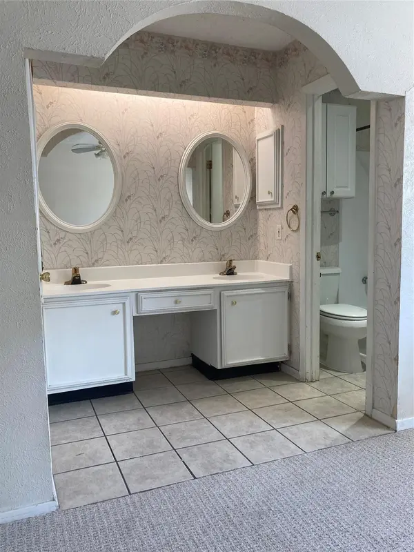 2002 Ridgetop DR, Round Rock, TX 78664