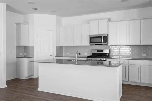 104 VINTAGE DR, San Marcos, TX 78666