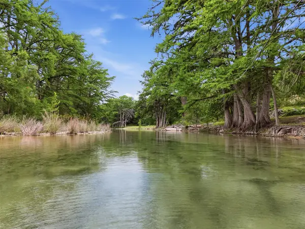 1260 Magers RD,  Concan,  TX 78801