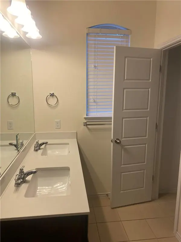 9504 Hunter LN, Austin, TX 78748