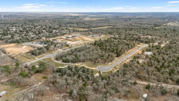 122 Las Cimas DR, Elgin, TX 78621
