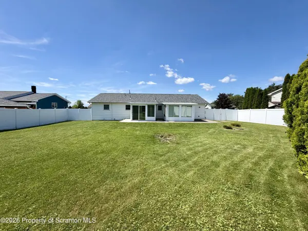 209 Pleasant View DR, Greenfield Twp, PA 18407