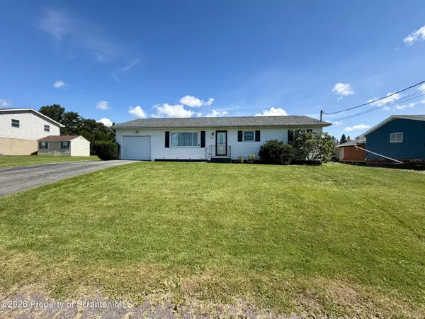 209 Pleasant View DR, Greenfield Twp, PA 18407