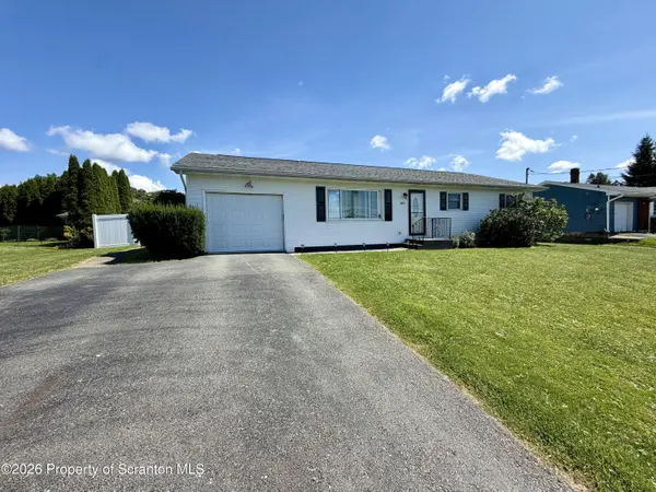209 Pleasant View DR, Greenfield Twp, PA 18407