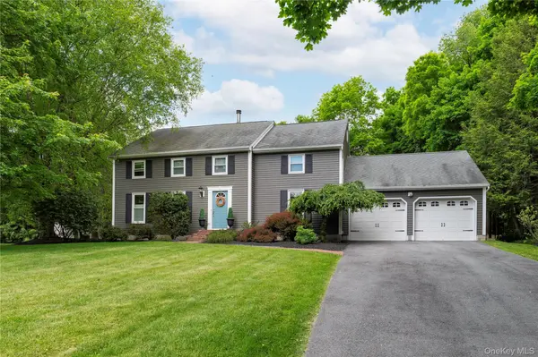 3 Heathbrook DR, Poughkeepsie, NY 12603