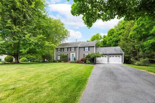 3 Heathbrook DR, Poughkeepsie, NY 12603