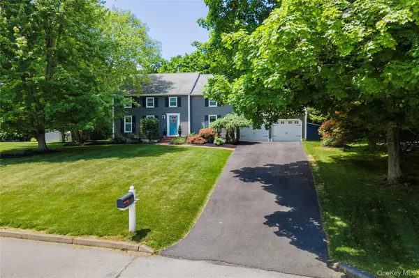 3 Heathbrook DR, Poughkeepsie, NY 12603