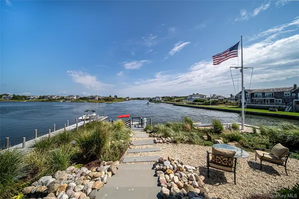 38 Beach LN, Quogue, NY 11959