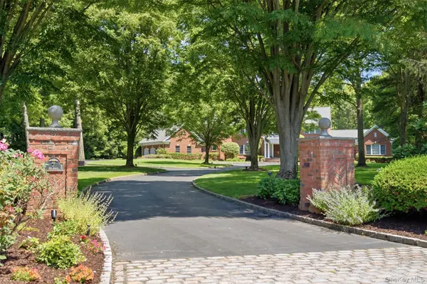 7 Fairway CT, Upper Brookville, NY 11771