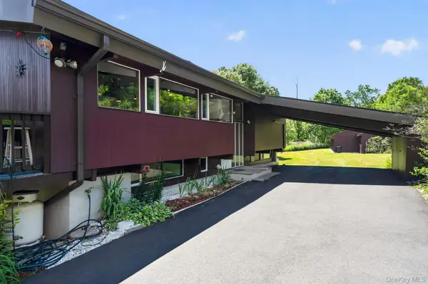 424 Laroe RD, Chester, NY 10918