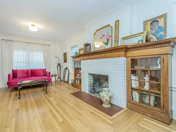 33 Oakland ST, Huntington, NY 11743
