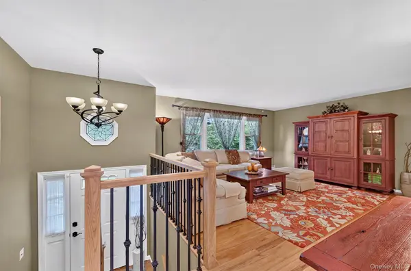 3 Hazelwood RD, Sloatsburg, NY 10974