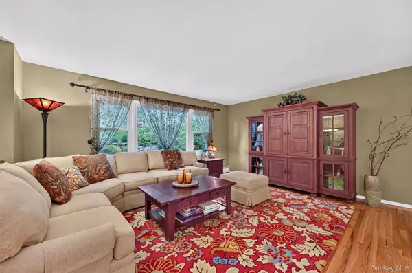 3 Hazelwood RD, Sloatsburg, NY 10974