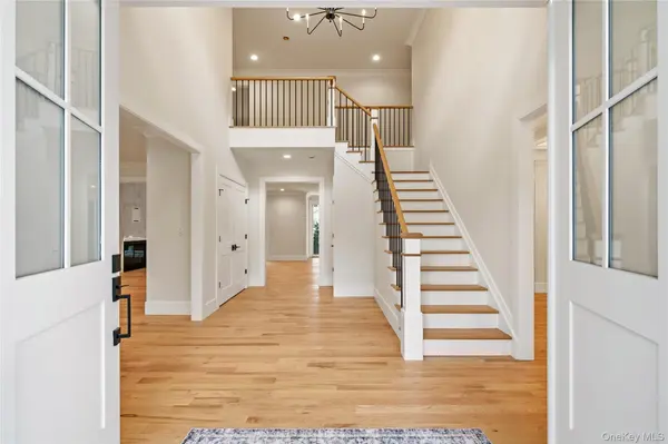 654 Caledonia RD, Dix Hills, NY 11746