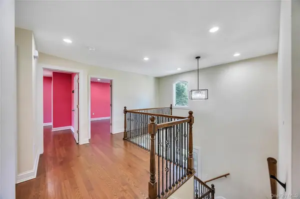 71 Penn ST, Lake Grove, NY 11755