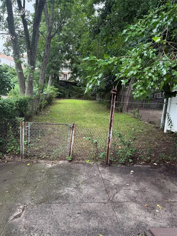 10749 160th ST, Jamaica, NY 11433