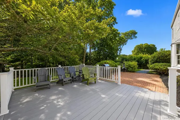 18 Elkin DR, Middle Island, NY 11953