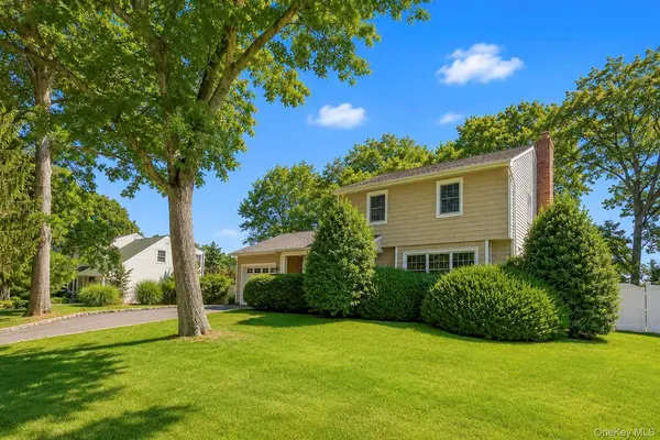 18 Elkin DR, Middle Island, NY 11953