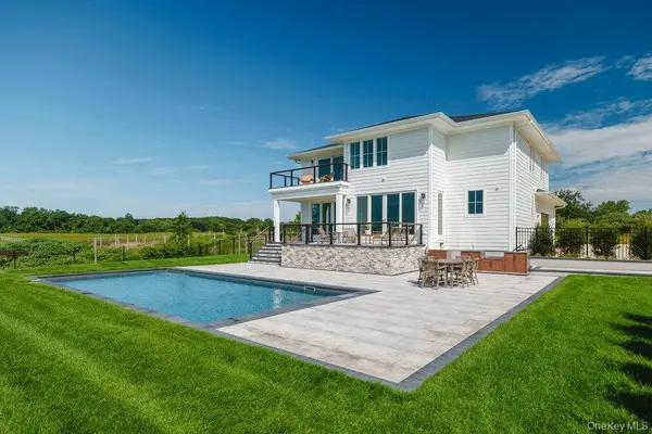 1135 Wildberry LN, Southold, NY 11971