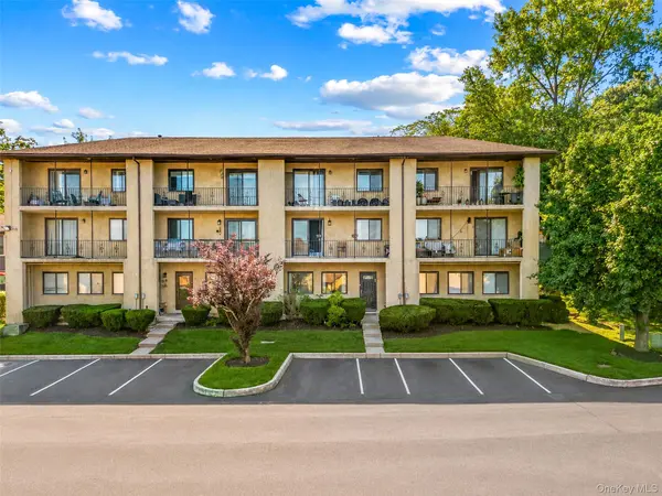 13 Omni Parc DR, Nanuet, NY 10954