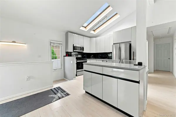 128 Walnut RD, Kings Park, NY 11754