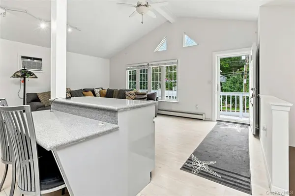 128 Walnut RD, Kings Park, NY 11754