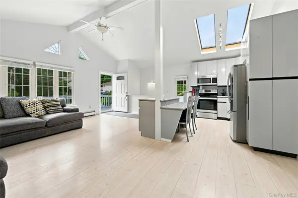 128 Walnut RD, Kings Park, NY 11754