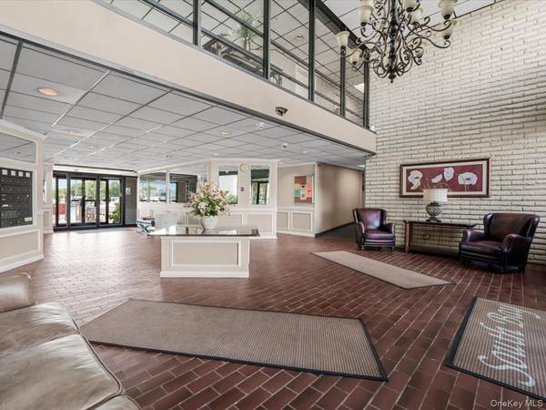 31 Casino ST #3J, Freeport, NY 11520