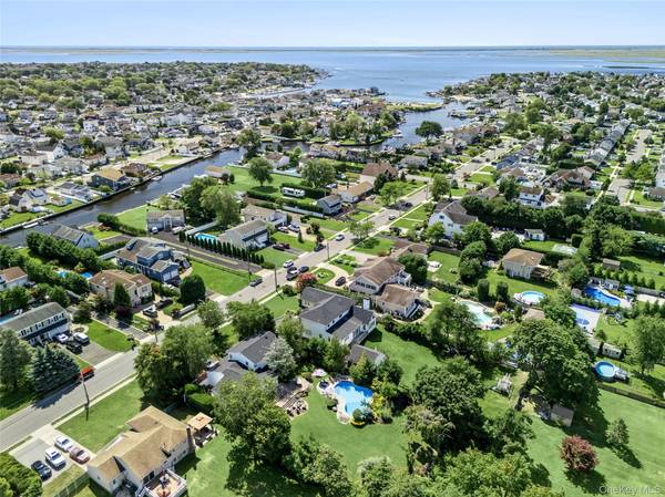 136 Ocean AVE, Massapequa, NY 11758