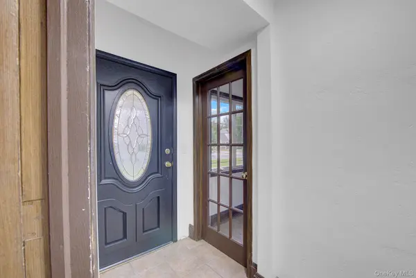 54 Surrey LN, Hempstead, NY 11550