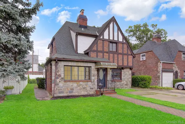 54 Surrey LN, Hempstead, NY 11550