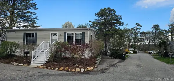 525-B26 Riverleigh AVE #B26, Riverhead, NY 11901