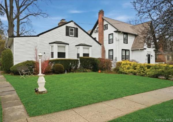 163 Elm ST, Roslyn Heights, NY 11577