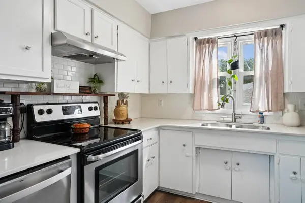 3029 W 9th ST, Waterloo, IA 50702