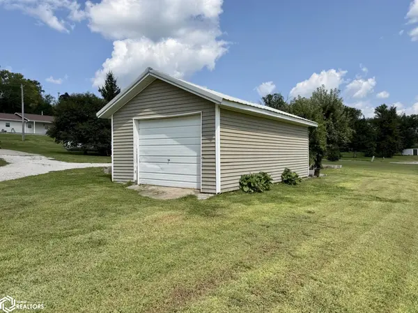 101 Tipperary ST, Melrose, IA 52569
