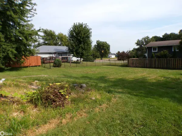 108 3rd ST, State Center, IA 50247