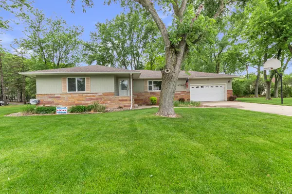 8784 W Oakwood DR, St. John, IN 46373
