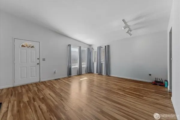 380 N Shore CT, Manson, WA 98831