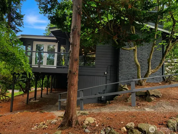 8210 171st AVE NE, Redmond, WA 98052