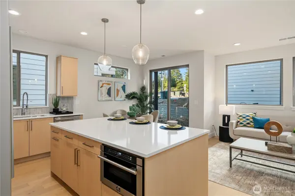 8229 NE 128th ST, Kirkland, WA 98033