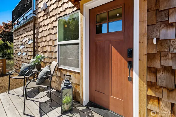 330 NE Elk PL, Seattle, WA 98115