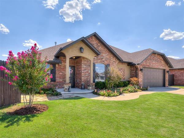 534 W Chickasaw Court WAY, Mustang, OK 73064