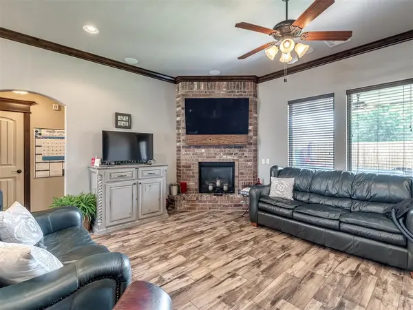 534 W Chickasaw Court WAY, Mustang, OK 73064