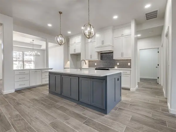10924 Sandstone Ridge WAY, Guthrie, OK 73044
