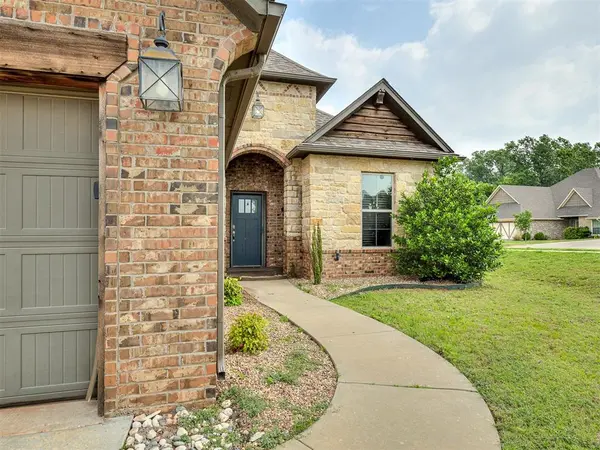 2613 NE 14th ST, Moore, OK 73160