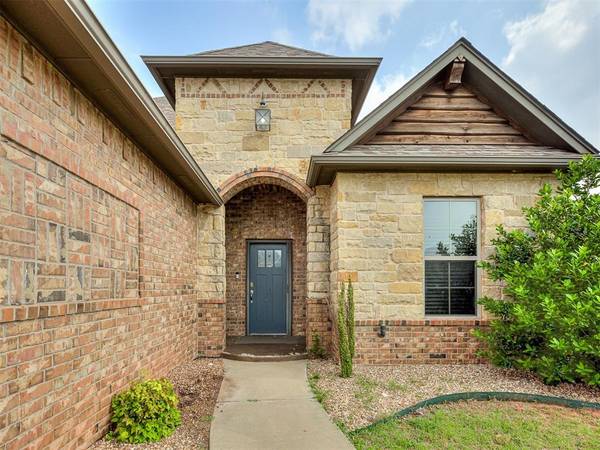 2613 NE 14th ST, Moore, OK 73160