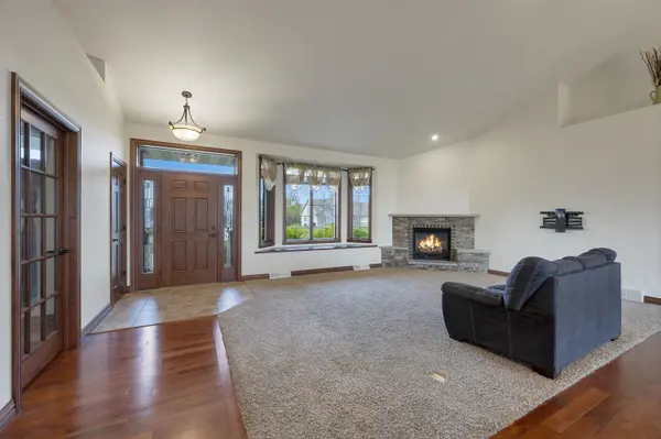 334 WHISPERING CREEK CT, Green Bay, WI 54303