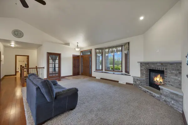 334 WHISPERING CREEK CT, Green Bay, WI 54303